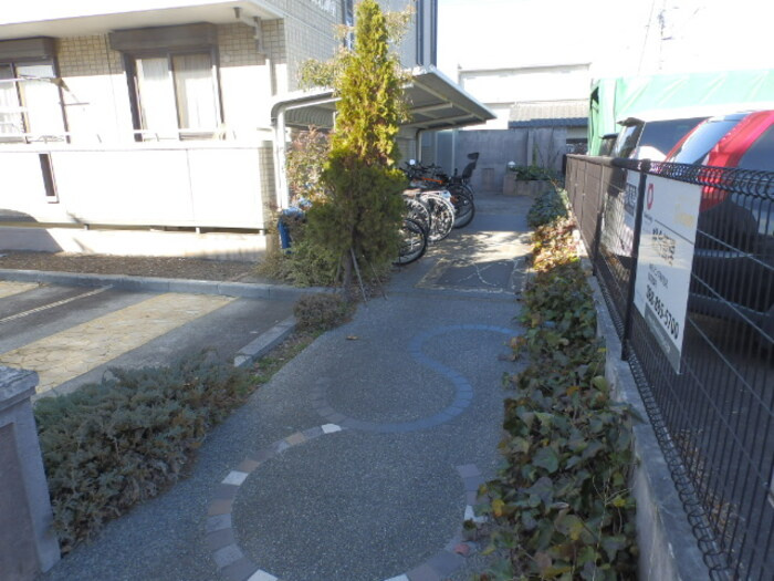 ジュネス北御座のエントランス|エントランス