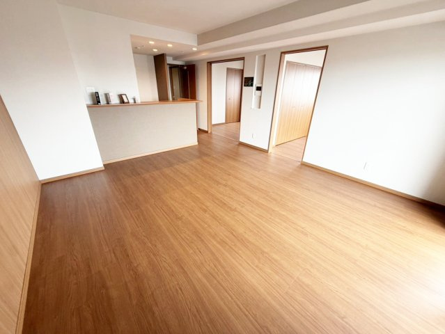 吹田市広芝町の賃貸マンションの居間・リビング