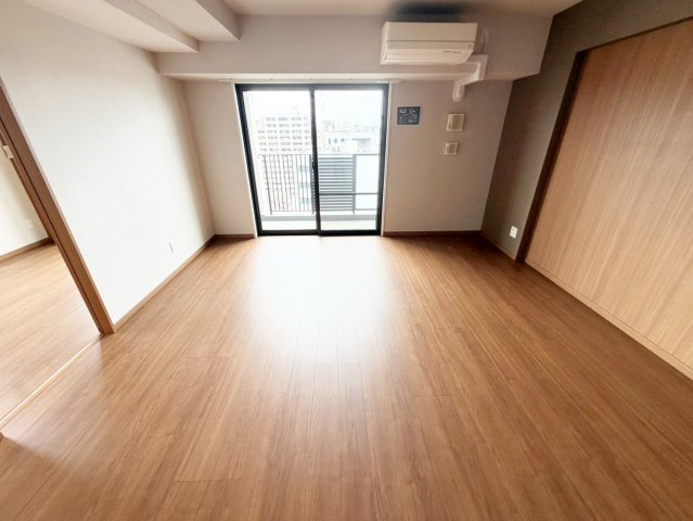 吹田市広芝町の賃貸マンションの居間・リビング