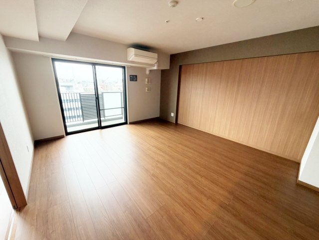 吹田市広芝町の賃貸マンションの居間・リビング