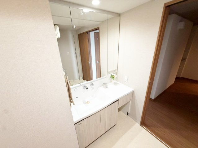 吹田市広芝町の賃貸マンションの洗面所