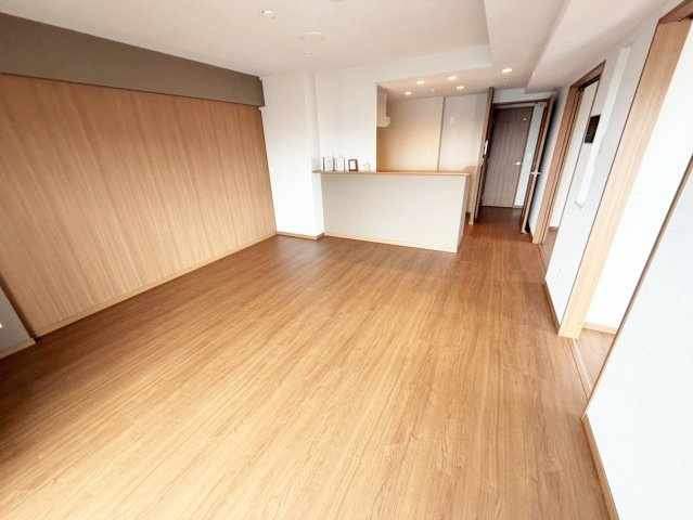 吹田市広芝町の賃貸マンションの居間・リビング