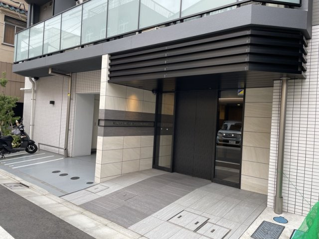 RELUXIA墨田東向島のエントランス