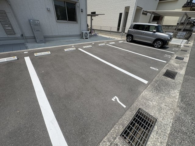 レ・リアンファミリオⅧの駐車場
