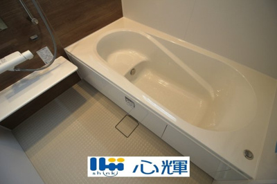 【浴室】 | ONEHOUSE宇部市厚南北３丁目（１号地） | 疲れを癒す場所にふさわしい快適で清潔な空間で、心も体もオフになるリラックスタイムをお楽しみ下さい。