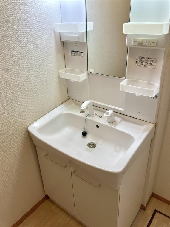 上連雀戸建の洗面所