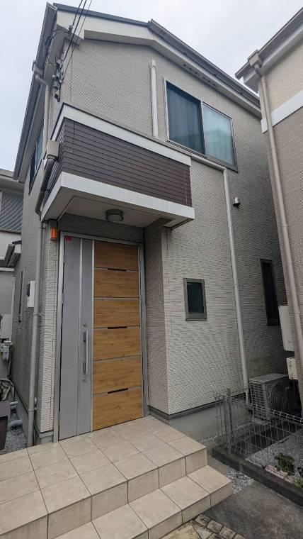 上連雀戸建のエントランス