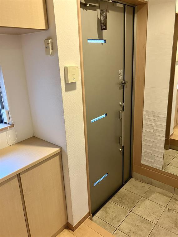 上連雀戸建の玄関
