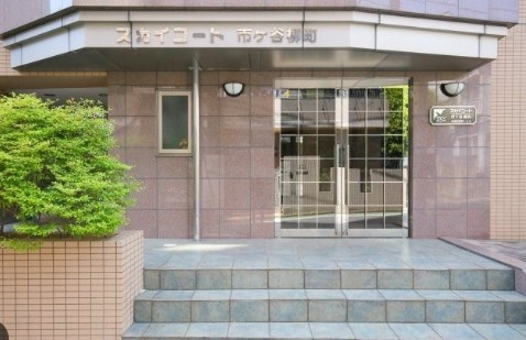 スカイコート市ヶ谷柳町のエントランス