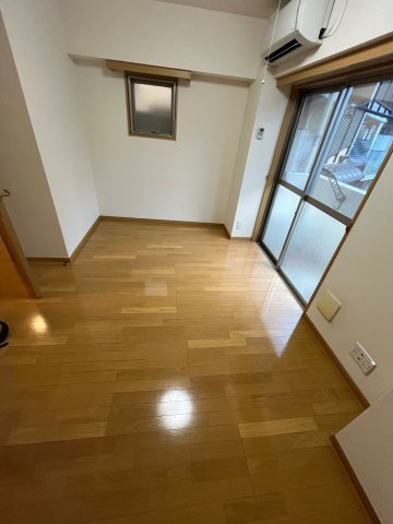 スカイコート市ヶ谷柳町の洋室