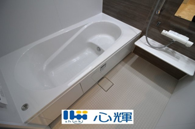 【浴室】 | サンコート宇部市厚南北3丁目（２号地） | 疲れを癒す場所にふさわしい快適で清潔な空間で、心も体もオフになるリラックスタイムをお楽しみ下さい。