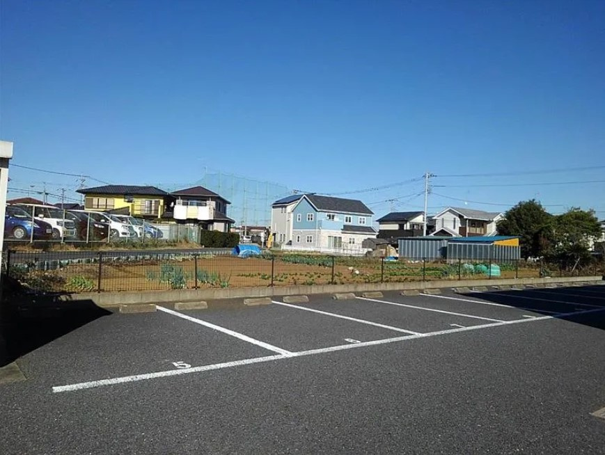 レオパレスエクレールⅠの駐車場