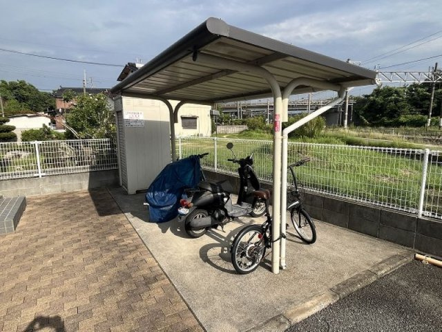 レオパレス里の尾のその他|自転車置き場