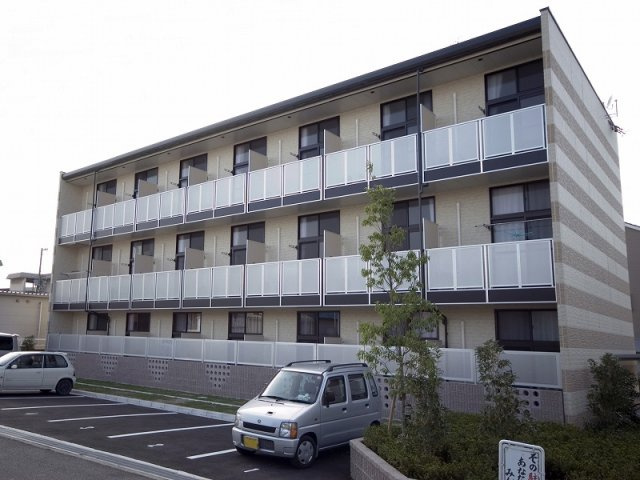 レオパレスプレンティ鳳の外観