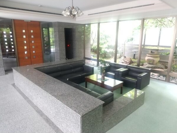 パーク・コート八事紅葉園のロビー