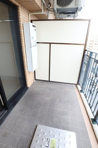 大阪市城東区今福東３丁目の賃貸マンションのバルコニー