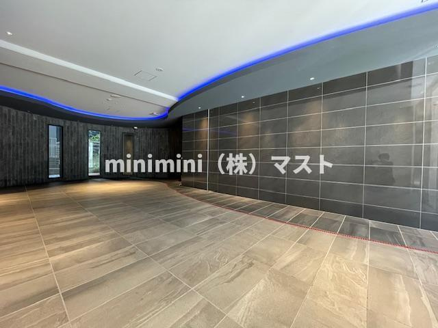 セレニテ難波グランデシュッドのロビー