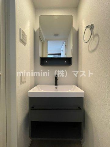 セレニテ難波グランデシュッドの洗面所