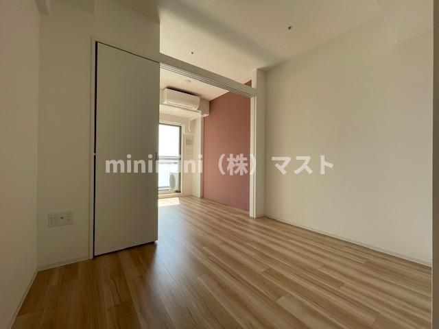 セレニテ難波グランデシュッドの洋室