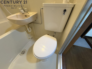 浴室内にトイレがあります☆