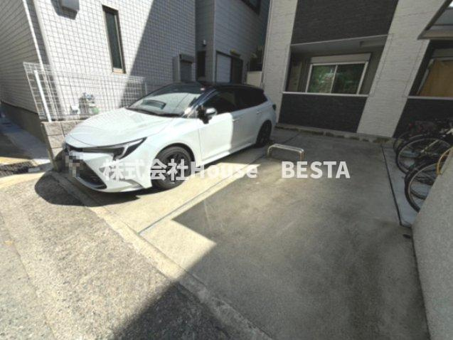 ワコーレヴィータ塚本通EXの駐車場
