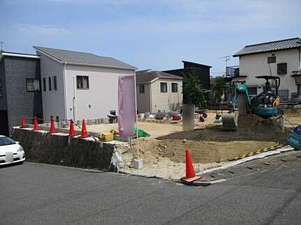 広島市西区己斐上２丁目の前面道路含む現地写真