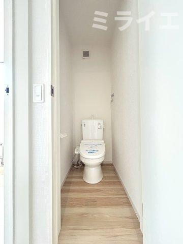 【新築戸建】札幌市白石区北郷3条3丁目2棟のその他|1階・2階に温水洗浄便座を設置。