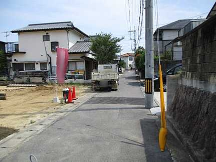 広島市西区己斐上２丁目の前面道路含む現地写真