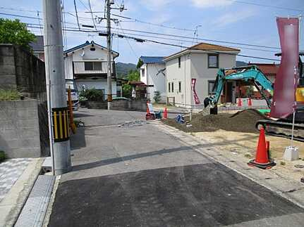 広島市西区己斐上２丁目の前面道路含む現地写真