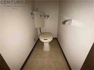 シンプルで掃除のしやすいトイレです♪