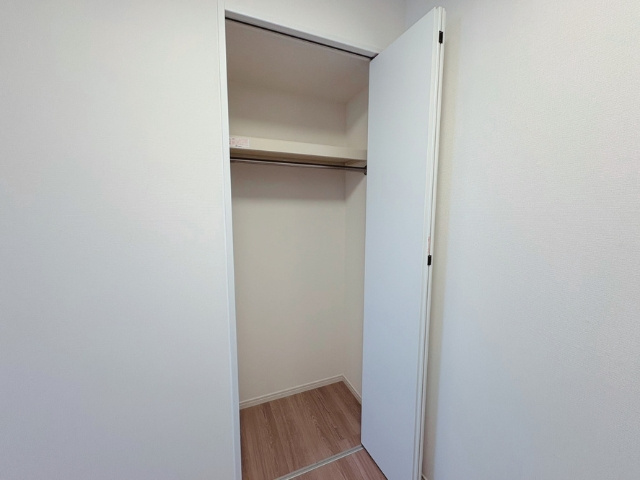 プレシス府中リヴェスタの収納|クローゼットも各部屋にあります。