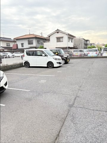 グランヴィル小畑　B棟の駐車場