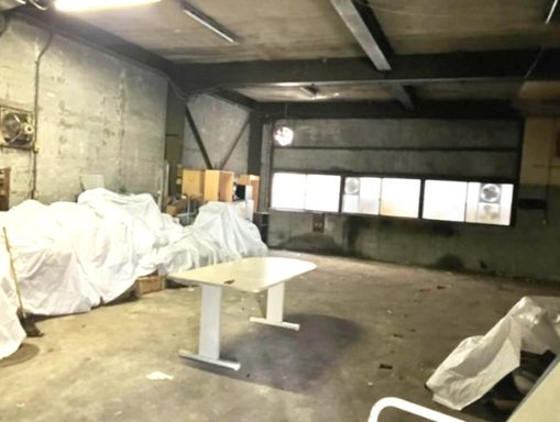 東中合町店舗の内装