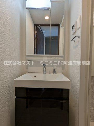 S-RESIDENCE福島Alovitaの洗面所