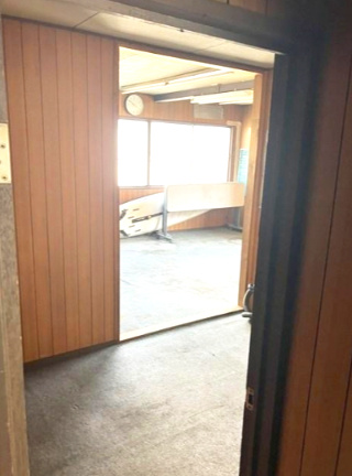 東中合町店舗の内装