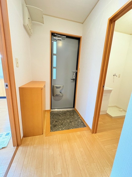 デミュール壱番館の玄関