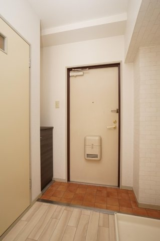 ドミール末広の玄関