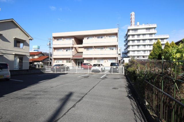 ドミール末広Ⅱの駐車場