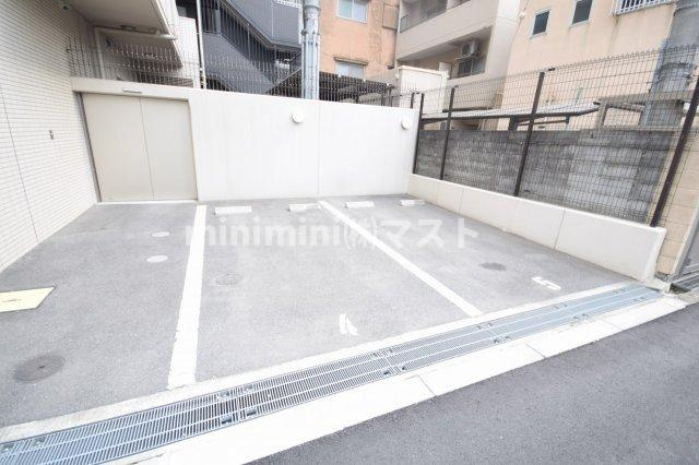 ランドセントラル梅田の駐車場