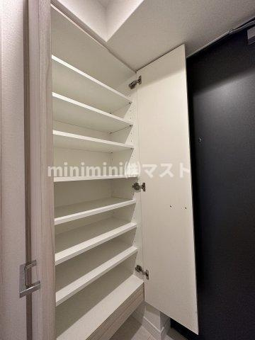 エスレジデンス緑橋駅前の玄関
