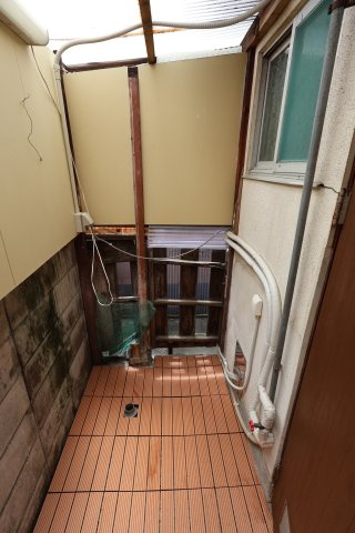 【設備】 | 堺市東区日置荘西町4丁戸建 | 室外洗濯機置場