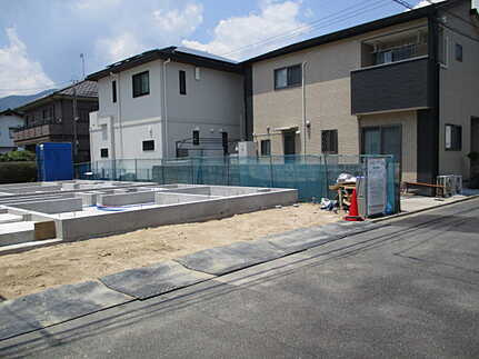 佐伯区五日市中央３丁目の前面道路含む現地写真