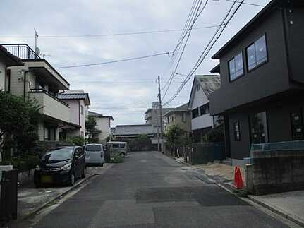 佐伯区五日市中央３丁目の前面道路含む現地写真