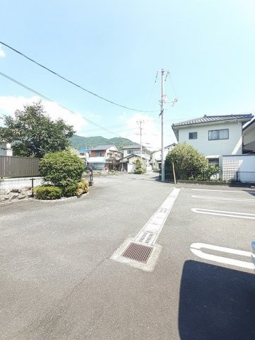 Ｆａｉｒｙ　Ｐｒｏｍｅｎａｄｅの駐車場|駐車場があります