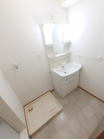 Ｆａｉｒｙ　Ｐｒｏｍｅｎａｄｅの洗面所|脱衣スペースもあります
