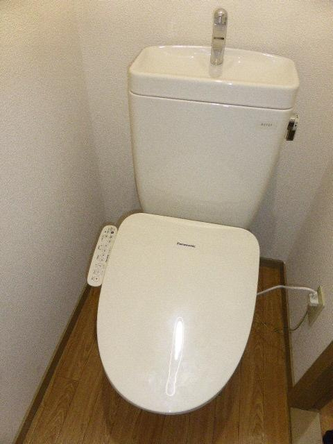サンライフ京田のトイレ|落ち着いた色調のトイレです