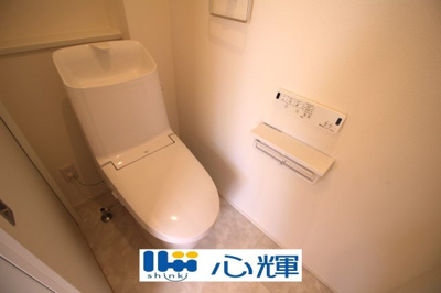 【トイレ】 | サンコート宇部市厚南北２丁目（６号地） | 洗浄付き、暖房付き便座が魅力的。毎日使用する場所だから、清潔な空間であって頂けるよう配慮しました。