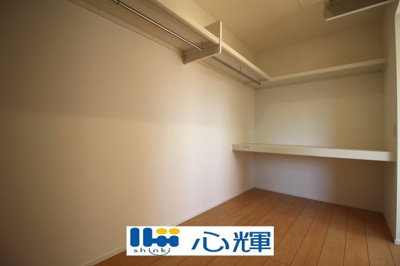 【収納】 | サンコート宇部市厚南北２丁目（６号地） | ウォークインクローゼットは、衣類やかばんなどをまとめて収納出来ます。
