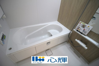 【浴室】 | サンコート宇部市厚南北２丁目（６号地） | 疲れを癒す場所にふさわしい快適で清潔な空間で、心も体もオフになるリラックスタイムをお楽しみ下さい。