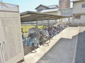 【その他共用部分】 | 屋根付き駐輪場